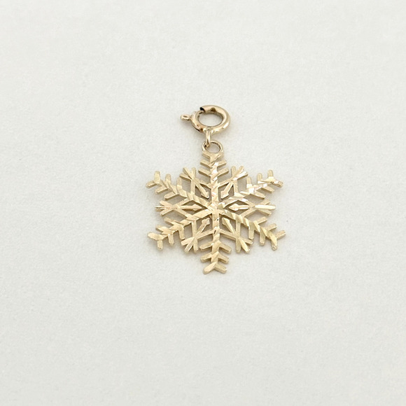 14K Solid Yellow Gold Vintage Winter Snowflake Charm Pendant - Picture 2 of 11